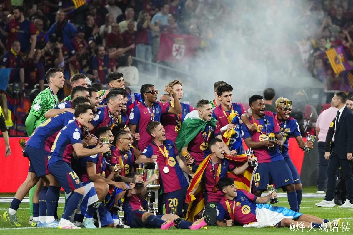 拉菲尼亚巴萨生涯禁区外进球数达10球,与亚马尔并列队内同期第一 拉菲尼亚巴萨生涯禁区外进球数达10球,与亚马尔并列队内同期第一